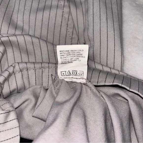 Pair of Men’s Size 36 IZOD Saltwater Khaki and Burnside Pinstriped Shorts - Picture 10 of 10